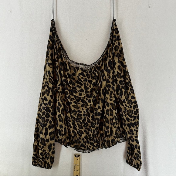 H&M Off The Shoulder Cheetah Print Blouse Large - Picture 8 of 9